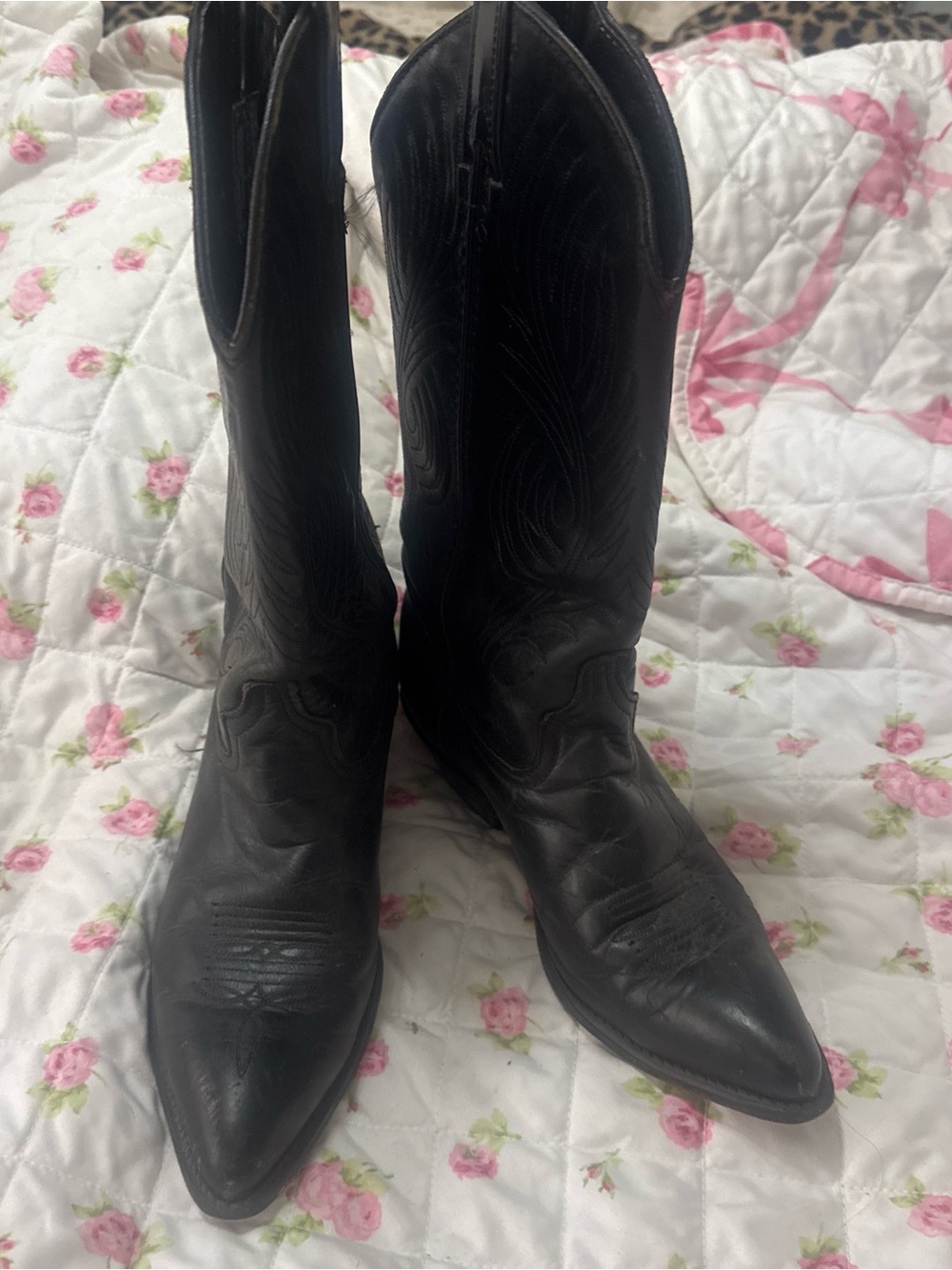 Women's Black Lace-Up Pointed-Toe Western Boots
